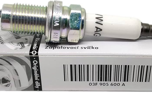 Свiчка запалювання (03F905600A) 1